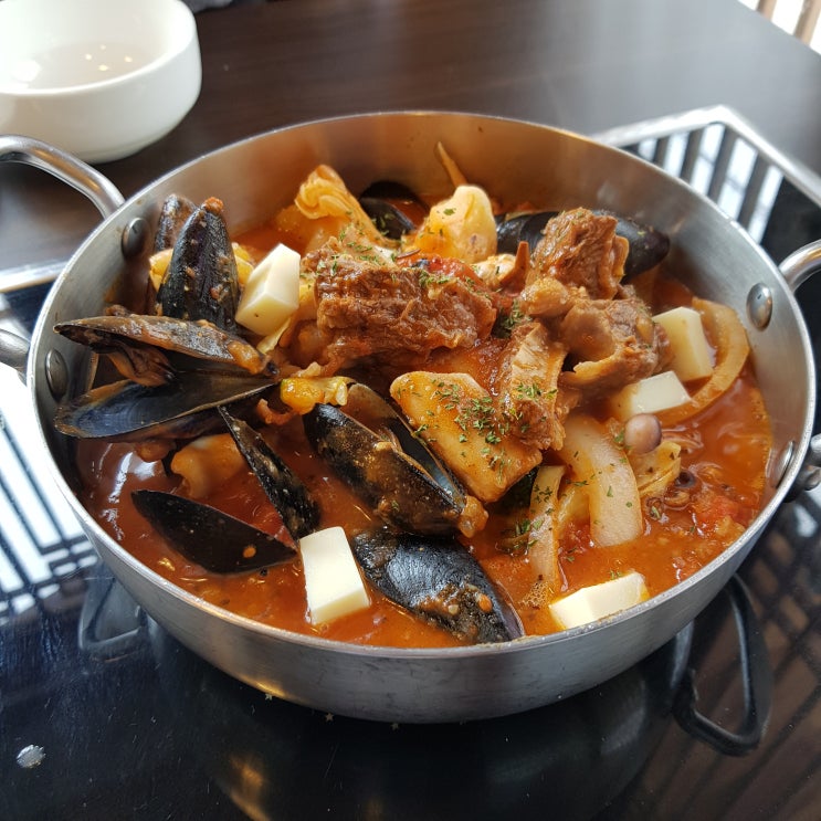  경주 황리단길 맛집 황남스튜 화덕피자랑 스튜 꼭 드셔보세요