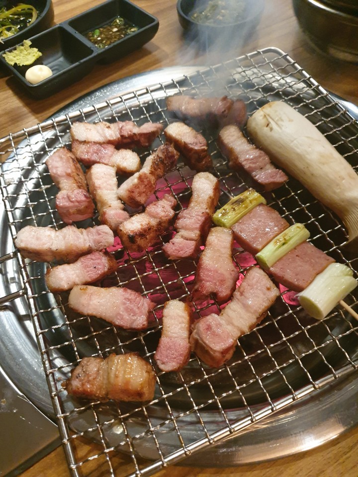  대구 황금동 맛집 훈제향이 가득한 맛있는 삼겹살 맛있는 곳 돈미학