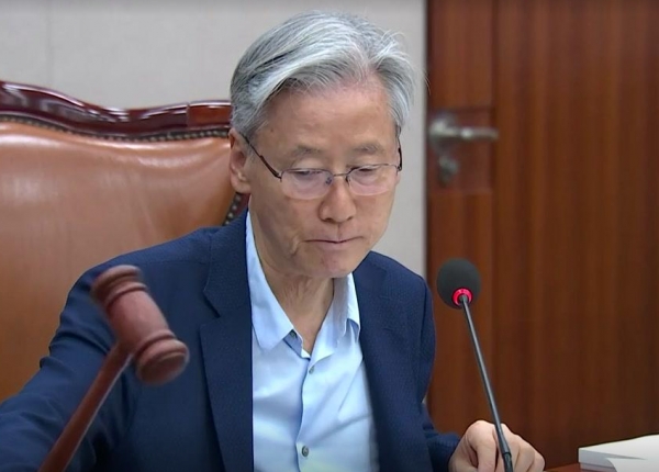  여상규 "웃기고 앉아 있네, X신 같은 게"...국감장서 욕설 논란