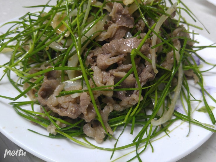  우삼겹(차돌박이) 영양부추 무침