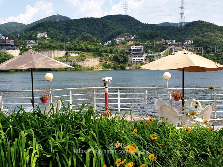 금남리 북한강변 카페 사진찍기 좋은 일피노