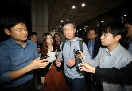 검찰, '갑자기 허리 수술' 조국 동생 부산서 강제 구인... 영장심사 오후에 열릴 듯 검찰, '갑자기 허리 수술' 조국 동생 부산서 강제 구인... 영장심사 오후에 열릴 듯