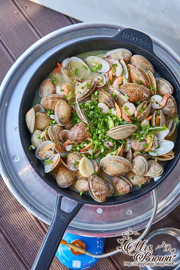  바지락술찜은 무쇠후라이팬 무쎄 코팅팬처럼 편해요.