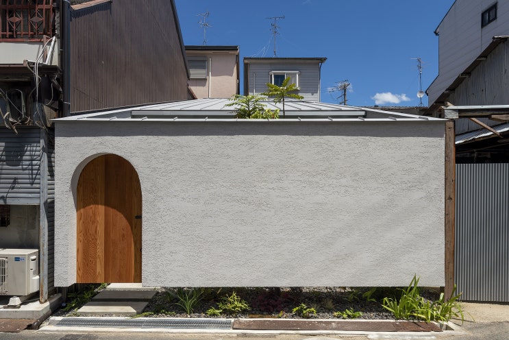 다차원적인 실내를 보여주는 일본 단독주택