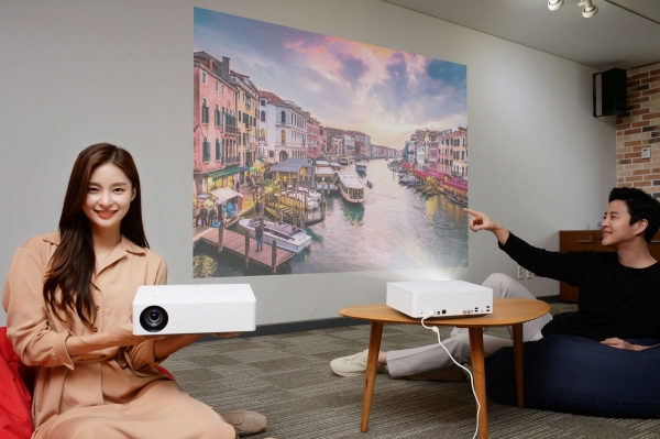  가정용 빔 프로젝터 : LG 시네빔 4K HU70LA