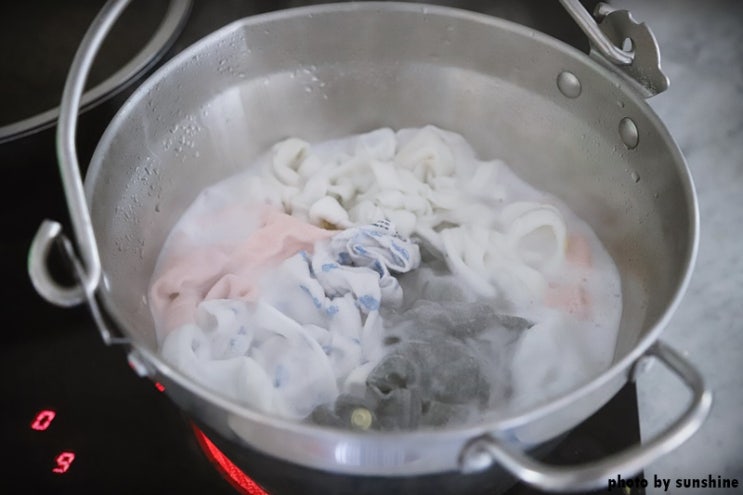  아기옷 얼룩제거 과탄산소다가 최고에요.