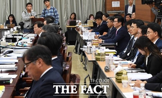 "웃기네, 같은 게"…여상규, 김종민에 폭언 "웃기네, 같은 게"…여상규, 김종민에 폭언