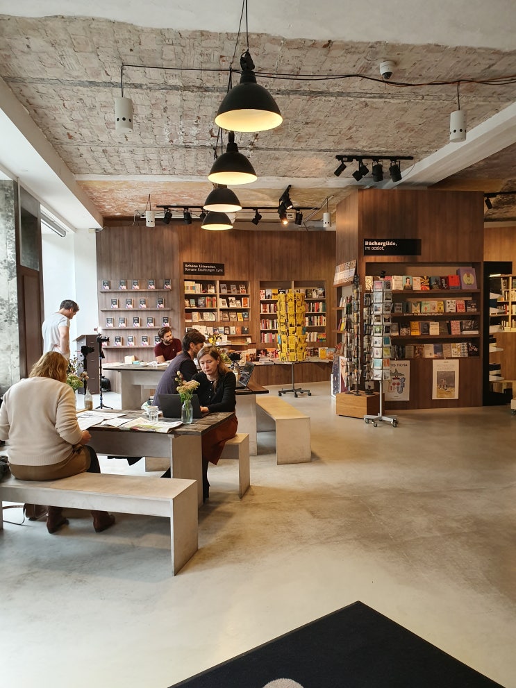 베를린에서 서점가기 ocelot, not just another bookstore