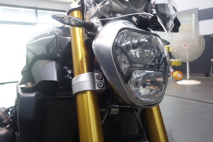  네이키드의 모범생 BMW R1200R 바이크디테일링세차
