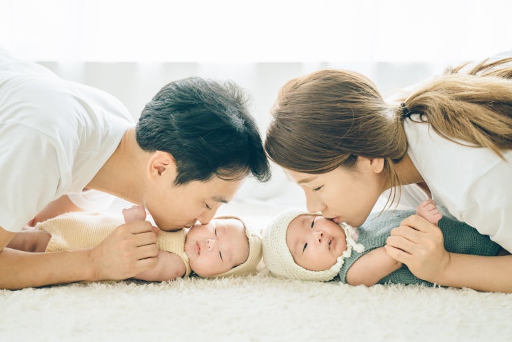  50일 쌍둥이촬영 잘하는곳 찾으신다면 화성, 동탄, 병점, 오산,송탄, 평택, 용인, 수원 인근에 위치한  아티카스튜디오~
