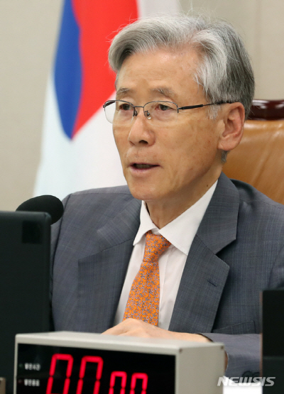  여상규 법사위원장, 국감서 욕설 논란…김종민 더불어민주당 의원에게 "기억 안 나지만 사과하겠다"_이인영 원내대표 "국회 윤리위원회 제소 예정"