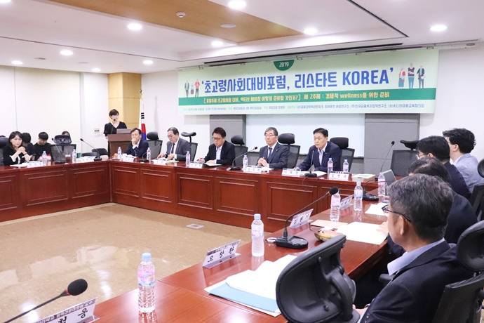  한국에 닥친 ‘초고령화’…기술 발달로 ‘디지털 소외’도 심각해