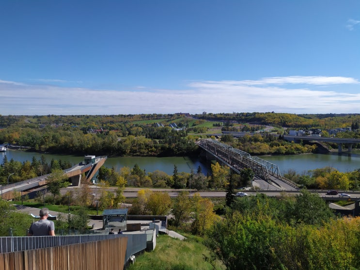  [캐나다 캘거리 워홀 D+0122] Edmonton 에드먼튼 리버벨리 전망대 : Frederick G Todd Lookout이라 쓰고 전망대라 읽는다.