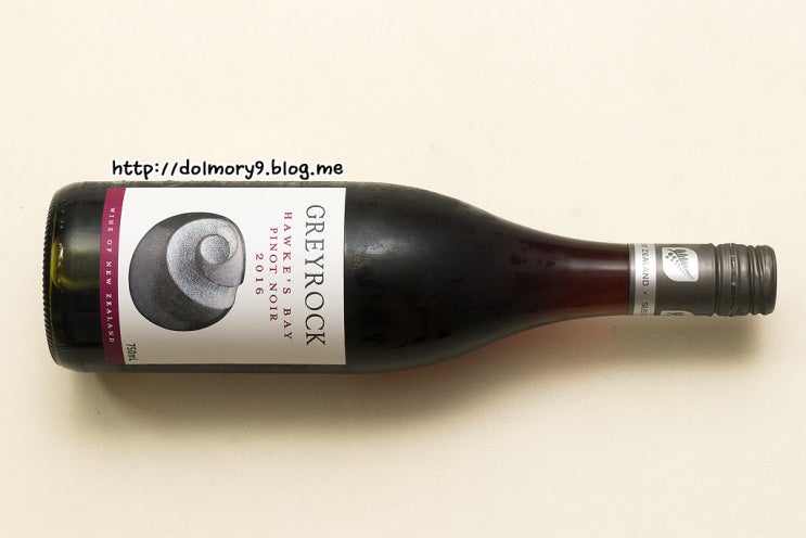  그레이락 피노 누아 헉스 베이 2016 Greyrock Pinot Noir Hawke's Bay 가볍게 즐기는 가성비 좋은 뉴질랜드 데일리 레드 와인 추천