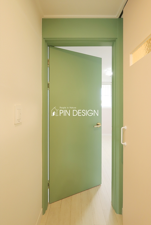 톤 다운된 올리브그린 컬러로 색다른 포인트를 준 목동아파트 3단지 27평 방 인테리어 : : 핀디자인
