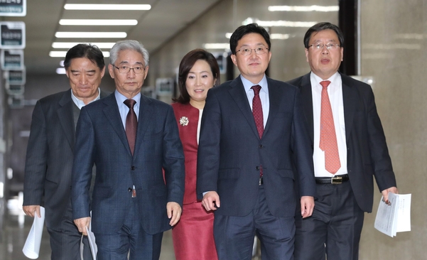  정치 일반 국회 청와대 외교·안보 한국당, 오세훈·이학재 등 55명 조직위원장 임명