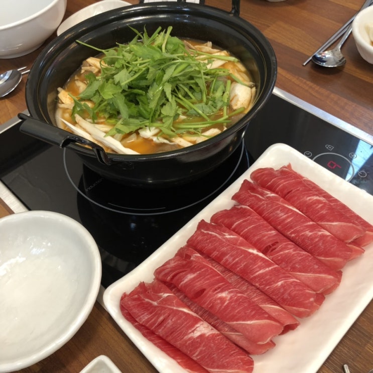  부민동 맛집_ 얼큰 버섯매운탕+소고기+칼국수가 7000원 동아대 학생들 추천️