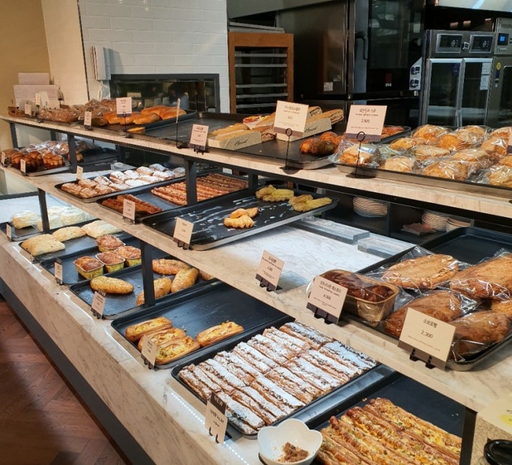  [천호동 빵집/카페] 분위기 좋은 디저트 카페, 맛있는 빵집 추천 '브랜뉴하이몬드'