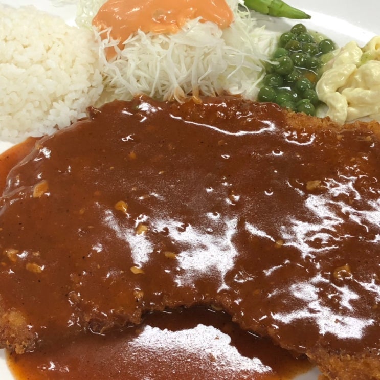  밖에서 먹는 밥 맛있어