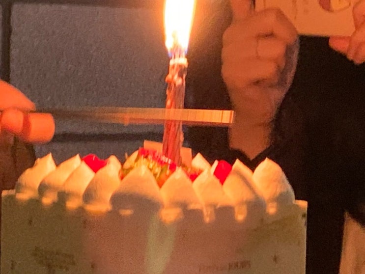  하늘이 참 하얗다 너도 봤으면 좋겠어