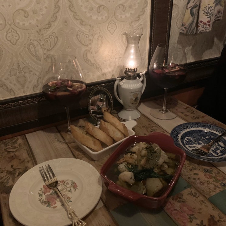  을지로 | 분위기 좋은 와인바 맛집 추천 '희스토리 다락방'