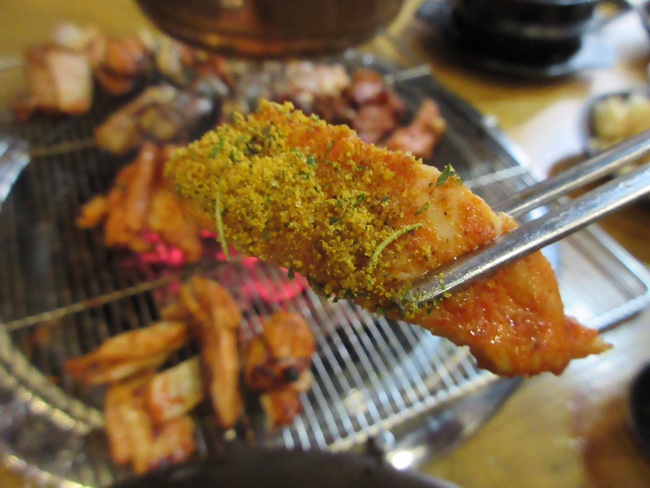  신창동닭갈비 양계장스캔들 살살 녹는다