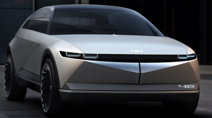 "운전자를 위한 내부 공간 설계" 2020 45 EV 콘셉트 디자인/내부/성능
