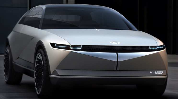  "운전자를 위한 내부 공간 설계" 2020 45 EV 콘셉트 디자인/내부/성능