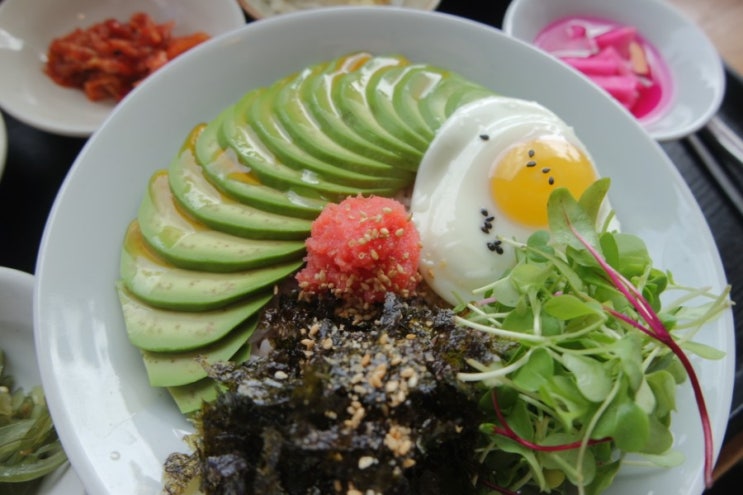  황리단길 밥집 어썸 매력적인 아보카도 명란 비빔밥은 비주얼부터 완벽