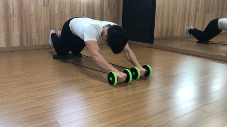  집에서 전신운동이 가능한 다기능 트레이너를 소개합니다.