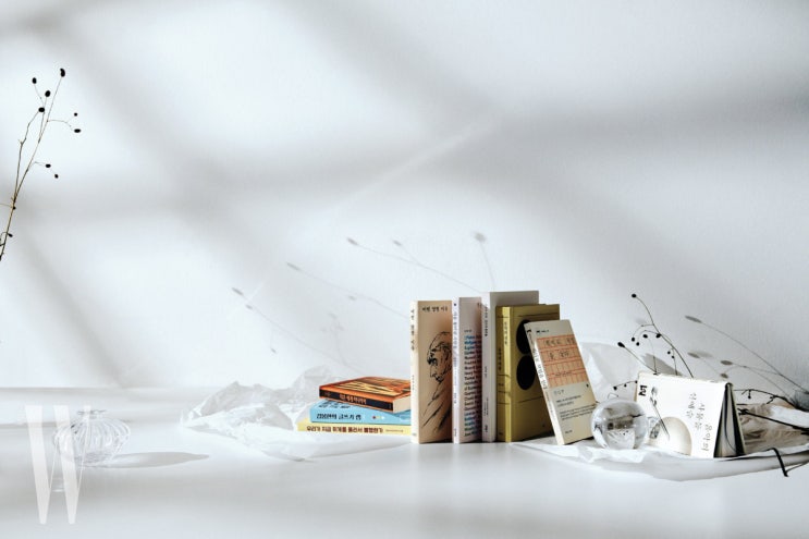  "글쓰기 레슨, 단 하나의 교과서를 꼽자면 이 책"- W 매거진