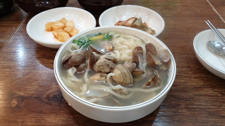  [생각보다 맛있는집 관악구청점] 서울대입구 - 푸짐한 바지락 칼국수