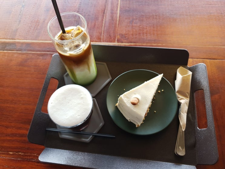  제주 오션뷰 카페 - 케이크와 커피음료가 맛있는 울트라마린