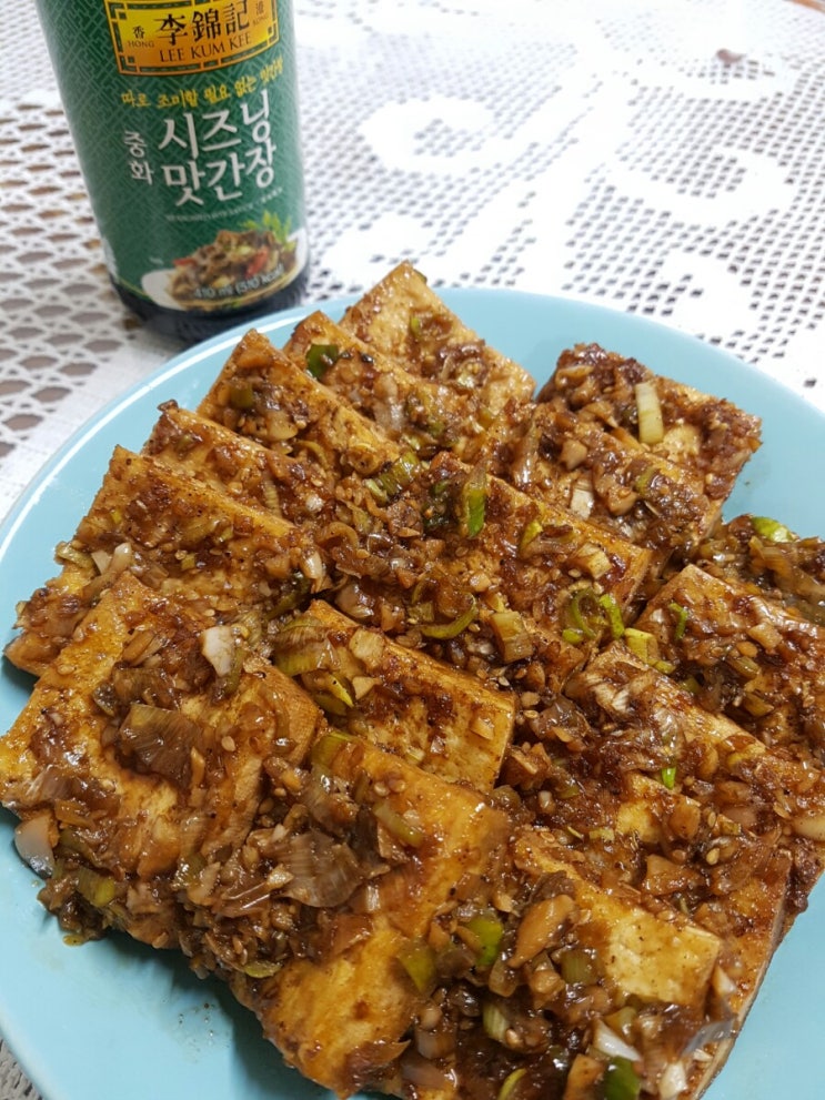  두부조림 만들기:) 간장양념에 조렸어요 그리고 사라다 만들기