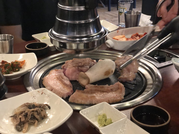  리뷰 : 강남 삼육가 신논현점 신논현 회식 신논현 고기 꽃삼겹 삼겹살 꽃목살 대형룸 양 많은 푸짐한 가성비 고기집