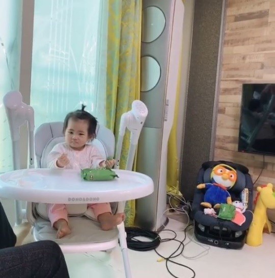 '진화'함소원, 딸 혜정이의 성장일기 "응아 하는 법 배우는 중" '진화'함소원, 딸 혜정이의 성장일기 "응아 하는 법 배우는 중"
