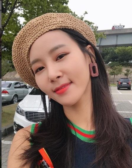 탤런트 김정민, 환한 미소 자랑하며 셀카 '찰칵'