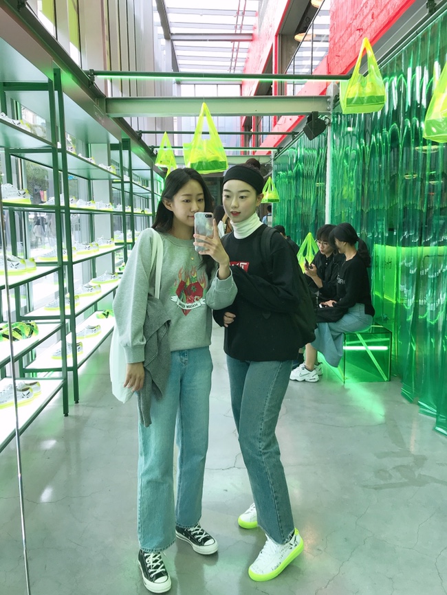  이태원 현대카드 바이닐 앤 플라스틱 전시, the Green X Coco Capitan, 한정판 신발, ootd, 20191009