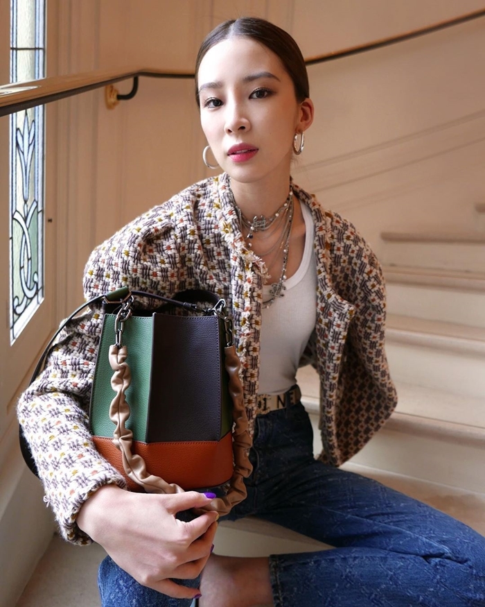  아이린 가방 * 파리패션위크 아이린패션 속 루에브르 삭드루미에르백 유니크해요~