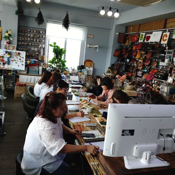  온라인 꽃 창업으로 100억 대의 자산가를 꿈꾸는 교림 공방과 교림 효과로 함께 성공해요.