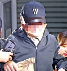  전례 없는 '심사 불출석 후 기각'… 정경심 구속영장 청구도 연기되나