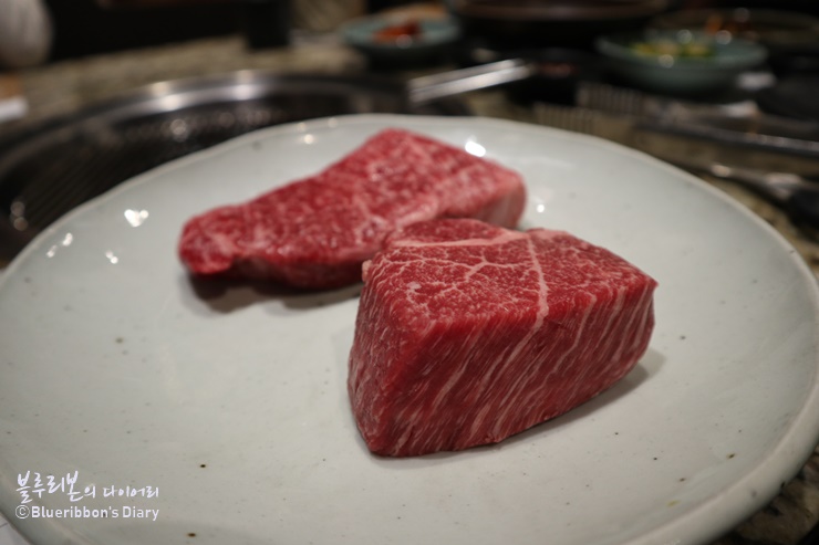  투뿔등심 여의도점 (한우 1++ 숙성등심 고깃집) : 분위기 좋은 소고기 맛집, 여의도 맛집
