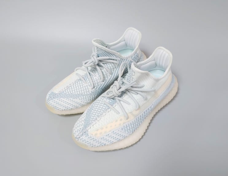  이지부스트 V2 350 클라우드 화이트 (Yeezy Boost 350 V2 Cloud White) 언박싱 리뷰
