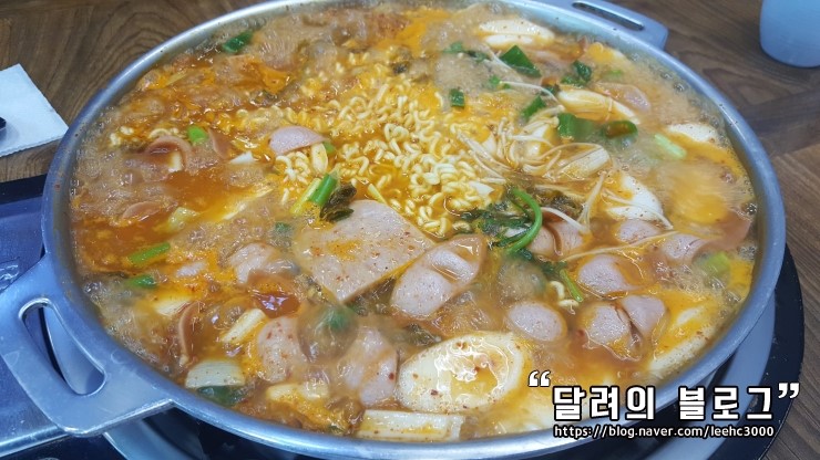  얼큰하고 시원한 부대찌개에 솥밥까지 있어서 조으다~ 분당 야탑 의정부 부대찌개