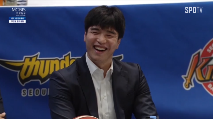 이관희 역시 이관힄ㅋㅋㅋㅋㅋ핰ㅋㅋㅋㅋ 191001 2019-2020 프로농구미디어데이 질의응답 : 김종규 → 김시래 나 말고 누구랑?, 이관희 → 현주엽 감독 저 살 얼마나? 김선형 → 추일승 감독 왜 계속 외국인가드를?
