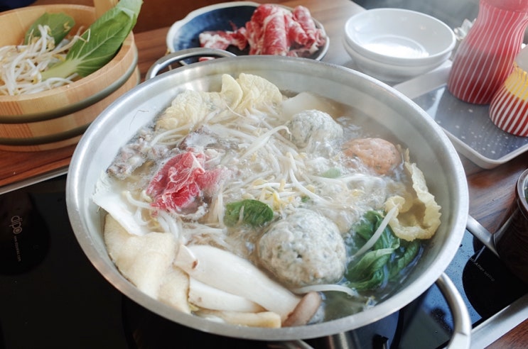  김포 월곶 맛집 : 만두 피가 없는 만두?! 수제굴림만두전골과 진한 추어탕 <만추>