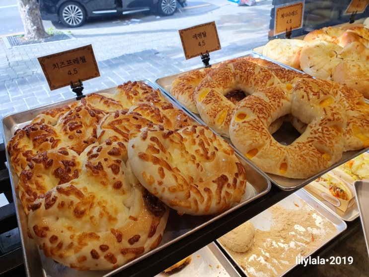  빵지순례 연남동 빵집 만동제과, 마늘바게트 어니언베이글 :)