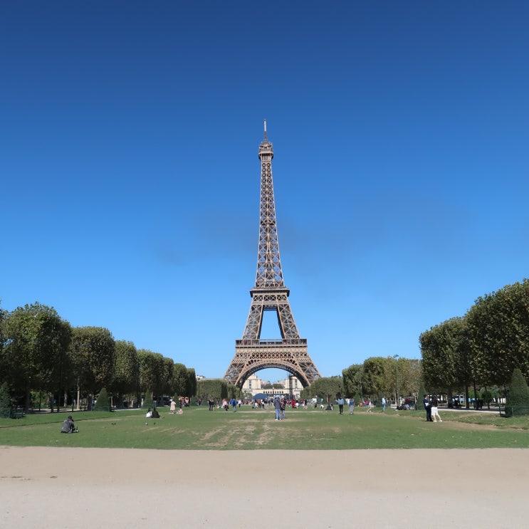 파리 첫 아침식사  걸어서 에펠탑(에펠타워) 마르스광장 잔디 밭
