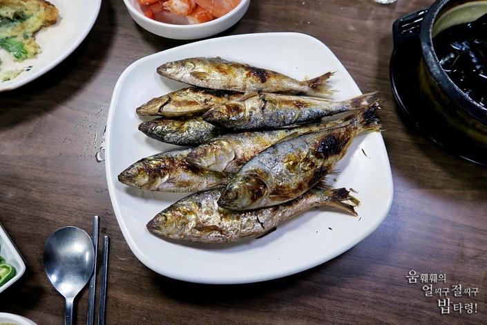  구로디지털단지 옛날마차 제철 전어구이와 새우소금구이