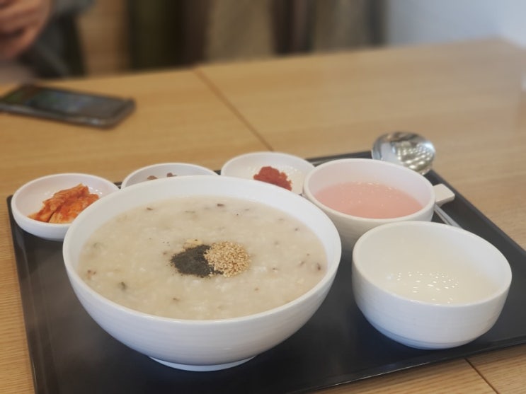  가볍게 먹는 본죽 전복죽. 야채죽